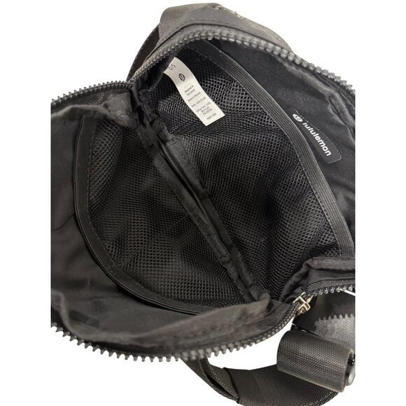 Lululemon Black Crossbody Belt Bag With Adjustable Strap & Zipper Closure - Picture 8 of 11